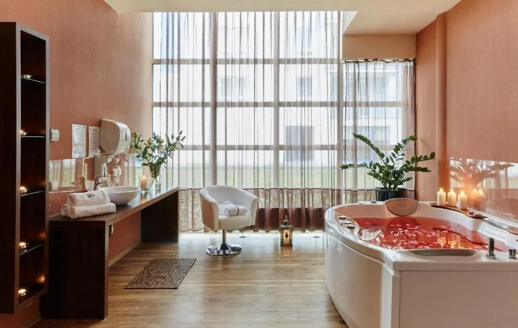 Diva Hotel: Beachside Apartment with Balcony and Spa Amenities Kolobrzeg